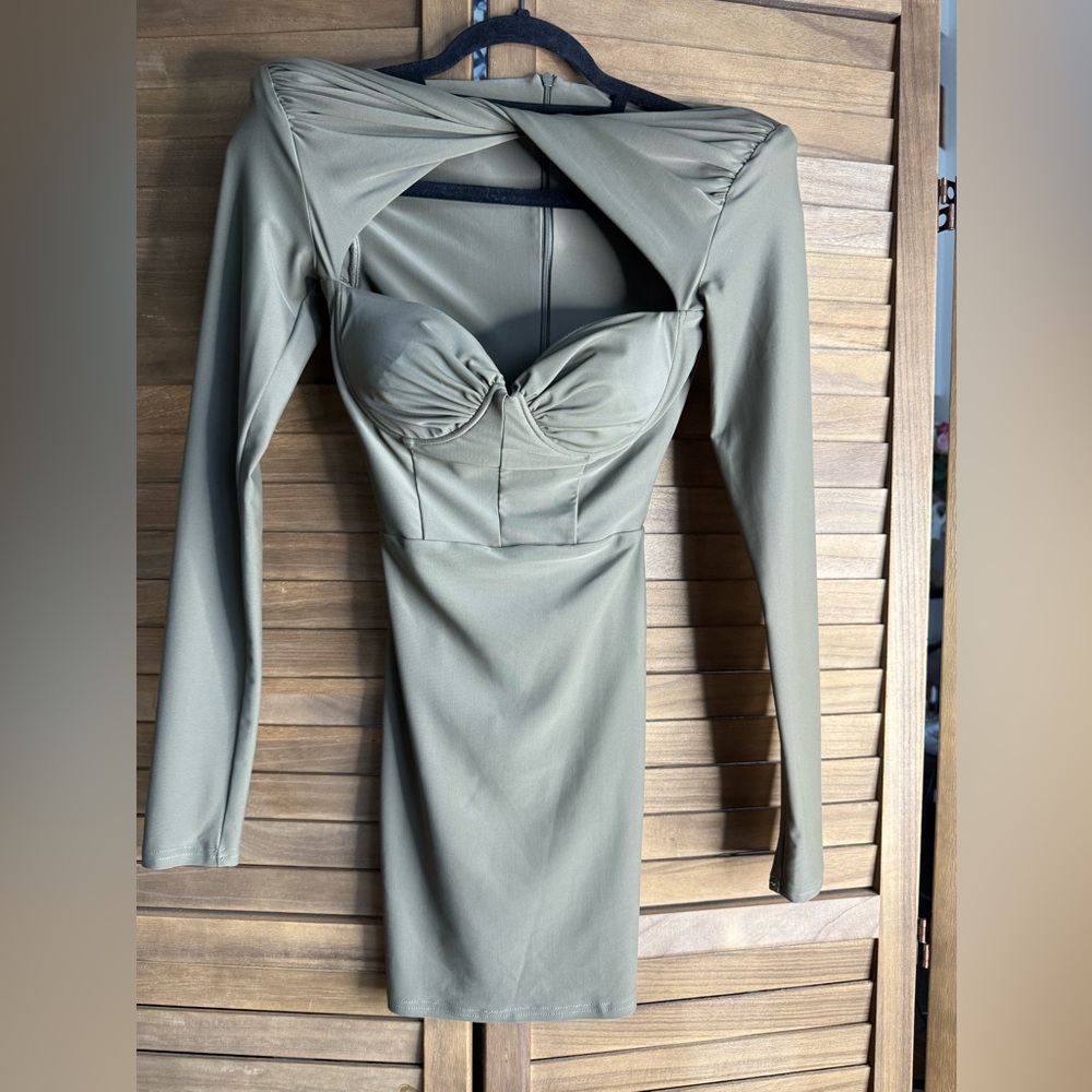 Alex Perry Sage Long Sleeve Dress